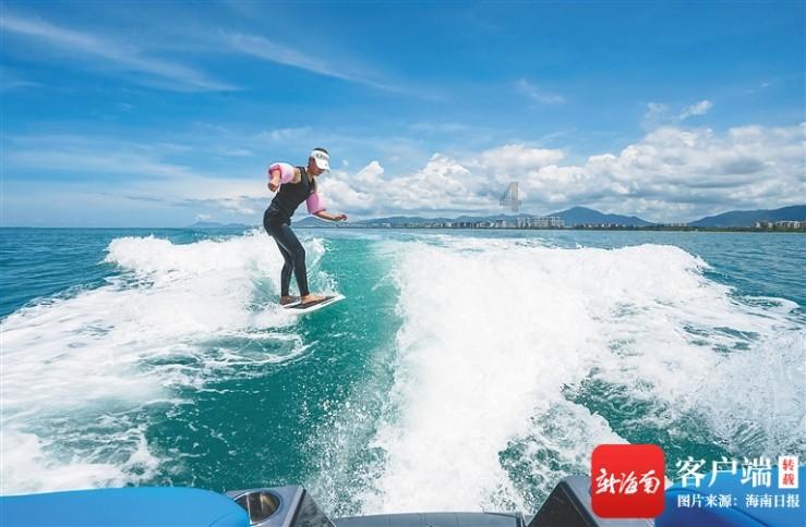 女生的嘻哈风穿搭随性又帅气，怎样搭配最好？